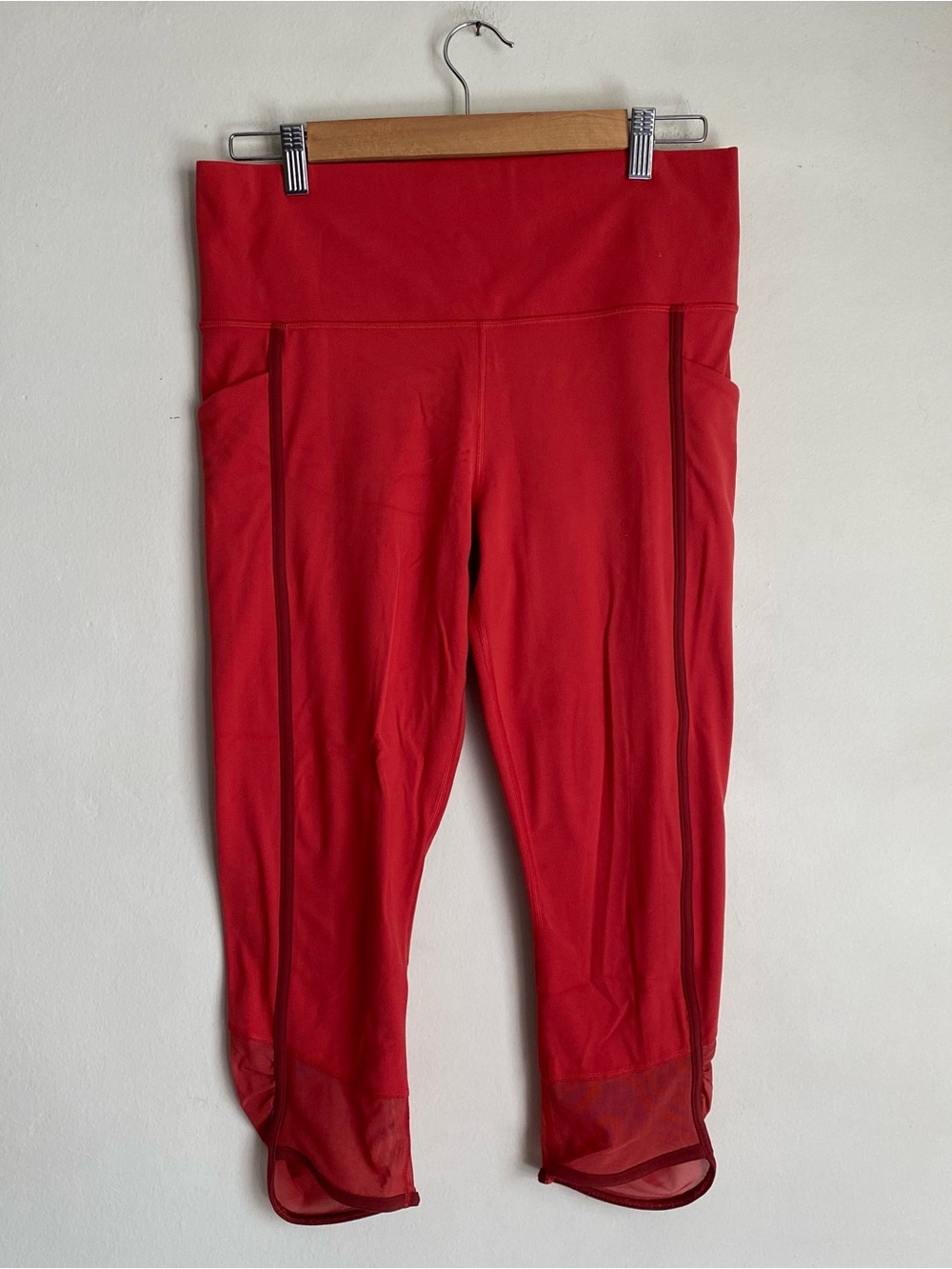 Athleta Salutation Stash Pocket II Capri Leggings